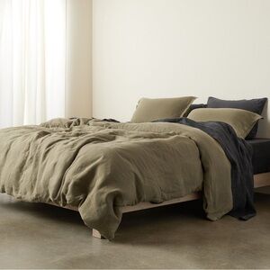 $550 PARACHUTE 3pc King Linen Duvet Cover and Shams Set in Olive